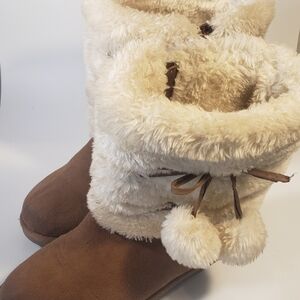 Makalu Women's Chestnut Brown Shearling Zip Up Winter Fur Ball Boots Size 4M